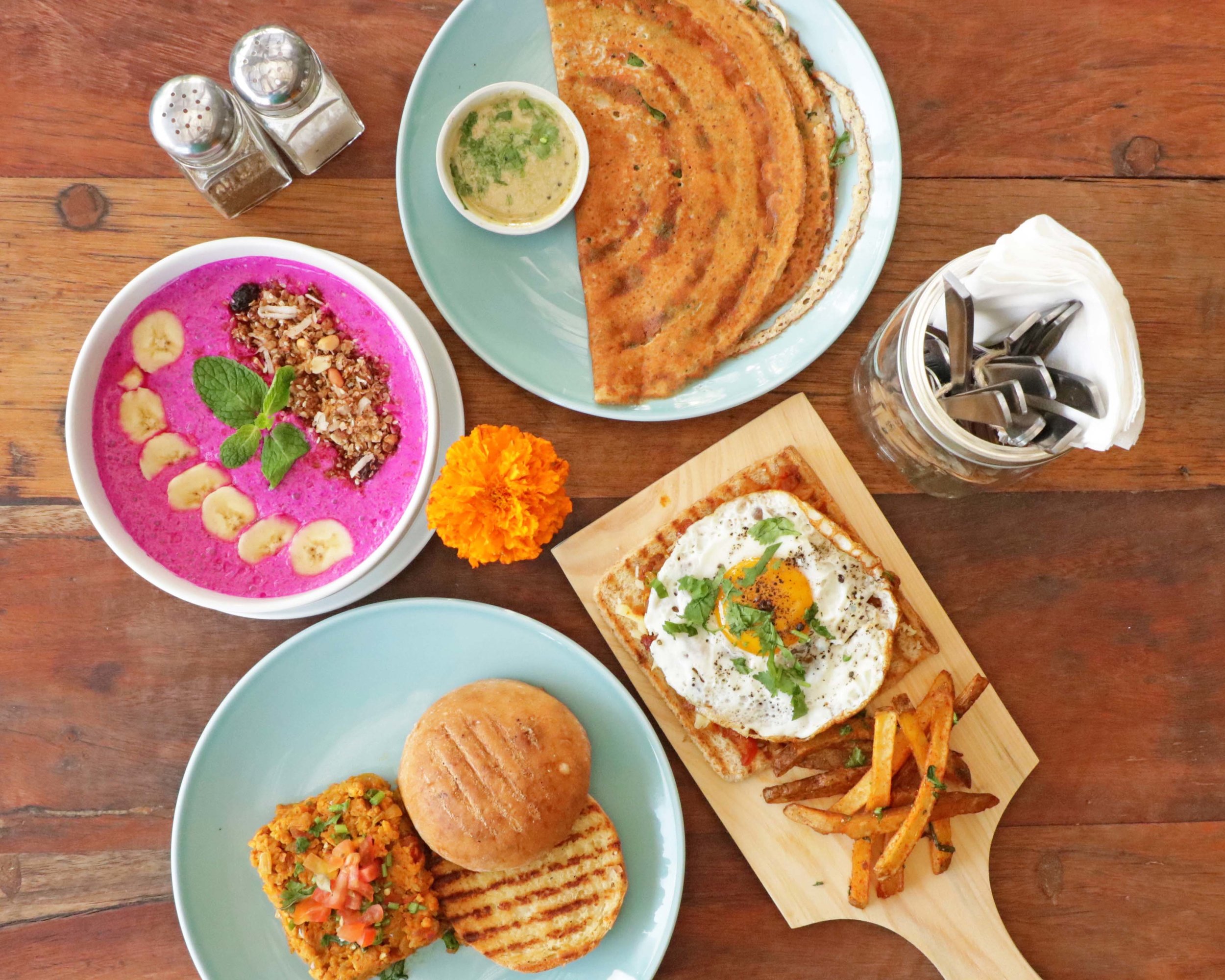 Tiffin Bali: Table Experience. Editorial coverage of presentation, setting, and the dining experience.